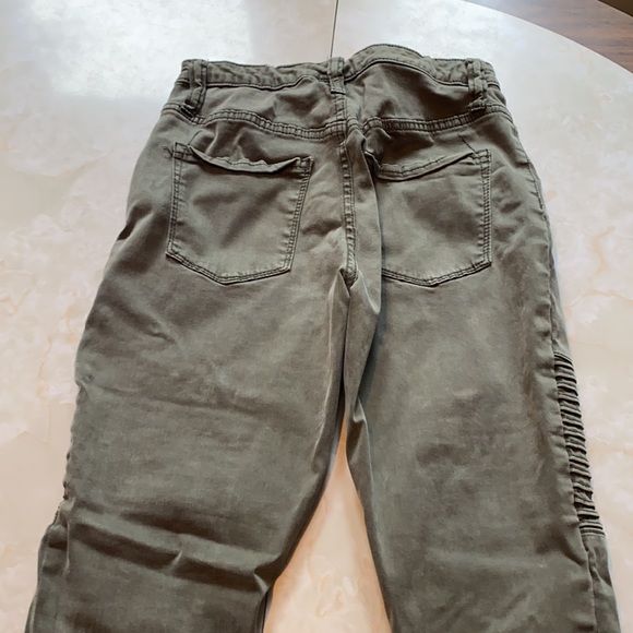 High Rise Army Green Jegging - Picture 5 of 5